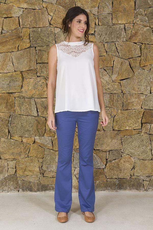 Produto blusa-casual-para-gestante-CI2017P00001 Descrição Blusa em crepe e detalhe em renda. Compõe looks que vão do trabalho a ocasiões mais formais.
