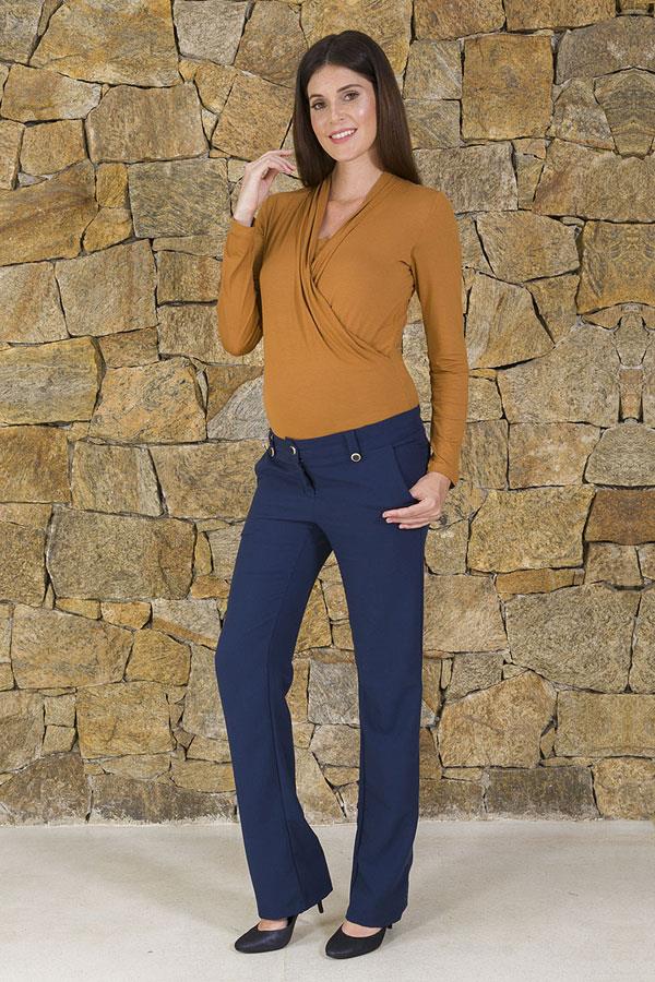 Produto blusa-pos-parto-amamentacao-para-gestante-CI2017P00021 Descrição Body em malha de viscose torcida com 4% de elastano. Decote com transpasse, ideal para usar durante toda a gravidez e amamentar.